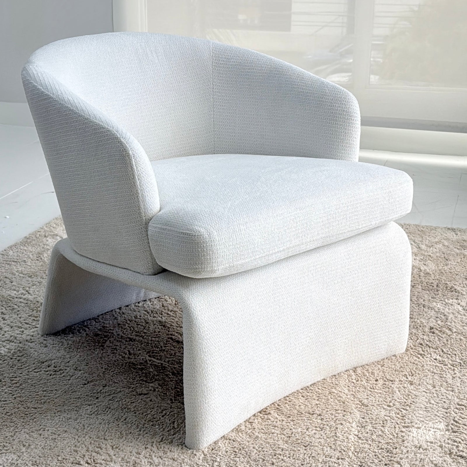 Pedestal Embrace White Chair