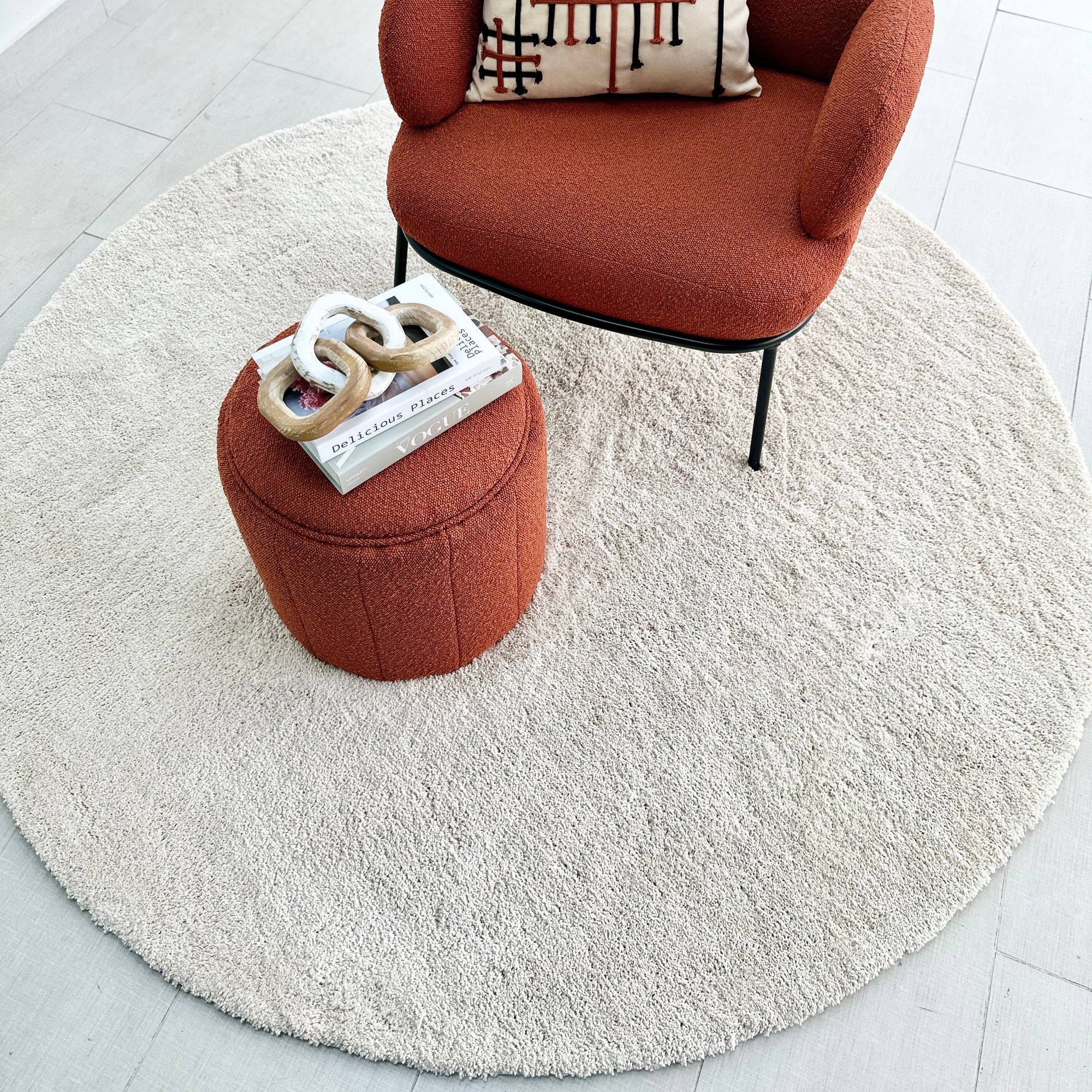 Super Soft Ivory Round Shaggy Rug 6' - Decora Home