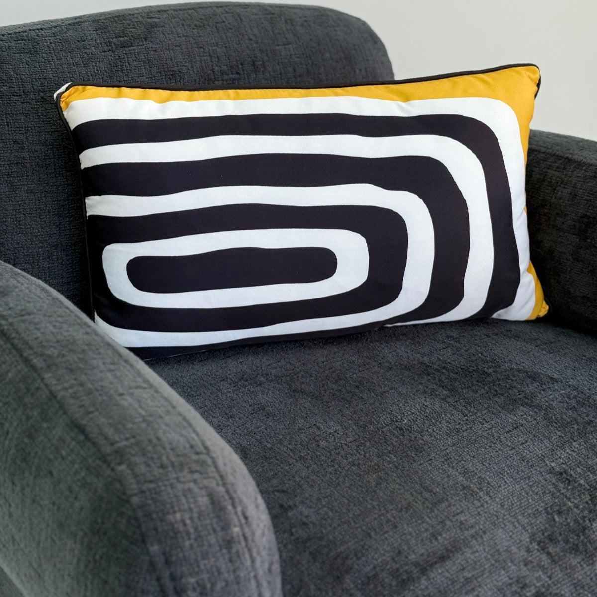 Trazzo Black Accent Chair