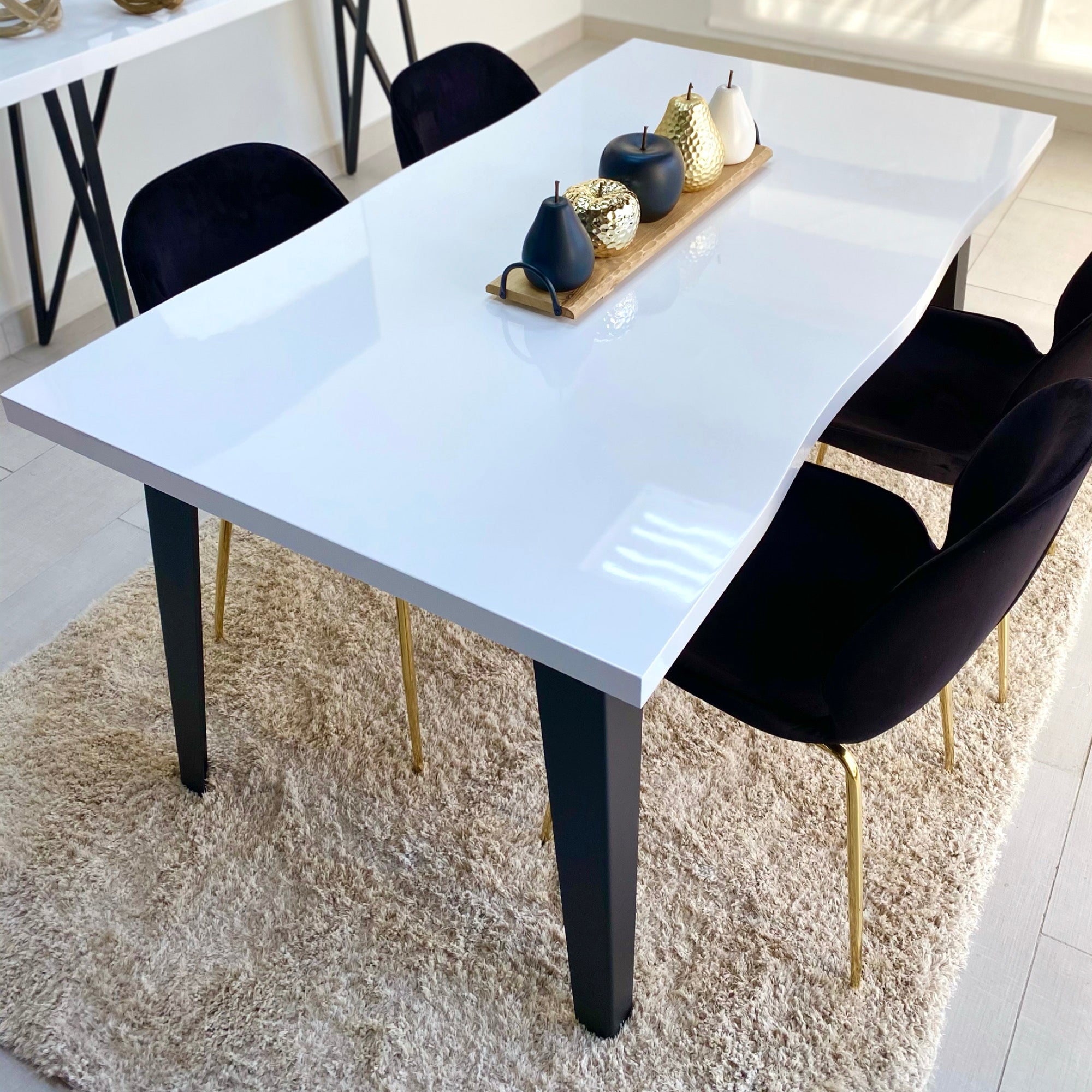 Wavy White Top Black Legs Dining Table Set