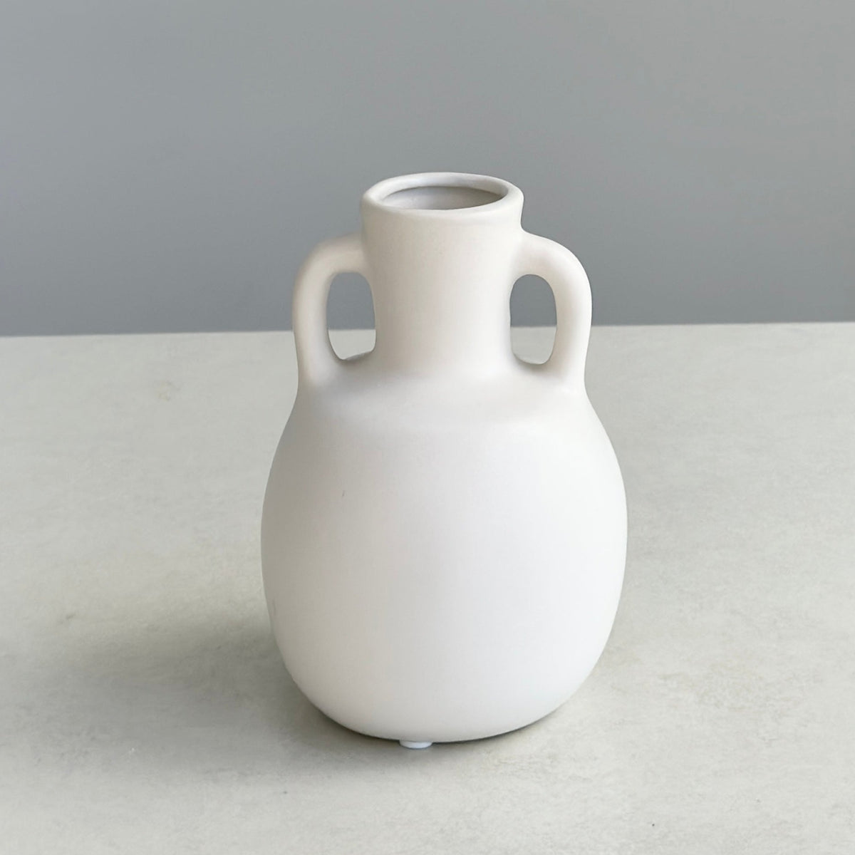 White Small Round Pelike Vase
