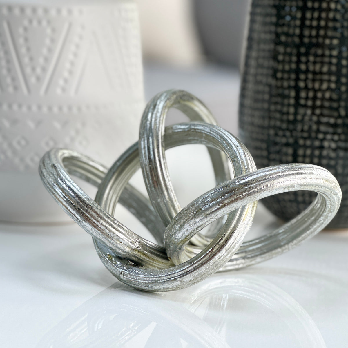 Interlocking Silver Rings Table Top - Decora Home