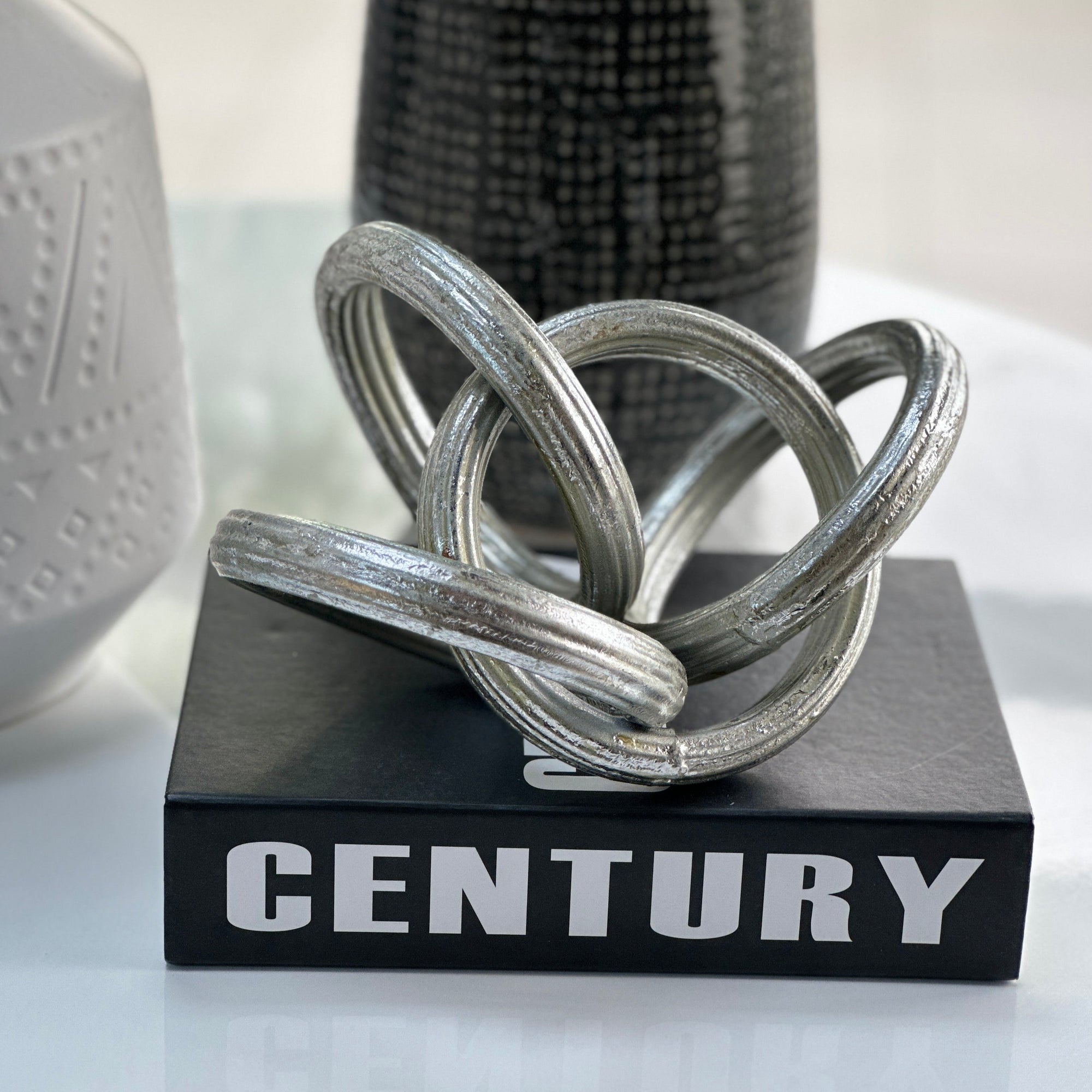 Interlocking Silver Rings Table Top - Decora Home