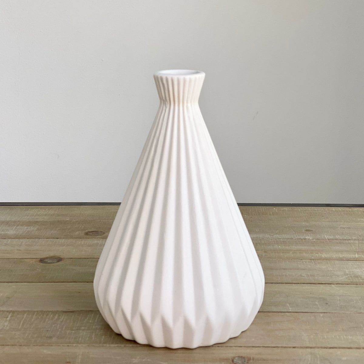 Ceramic Round White Vase with Trumpet Mouth