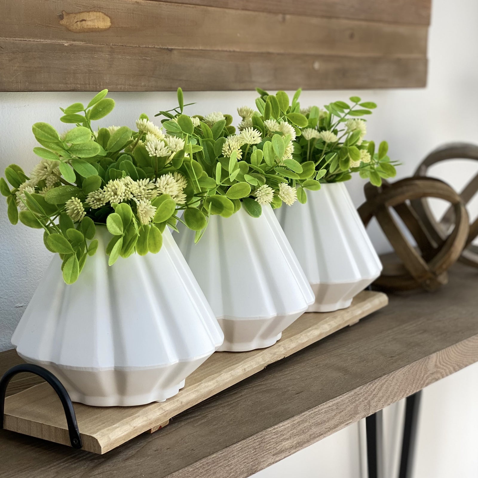 Ceramic Round White Vase Diagonal Ridges
