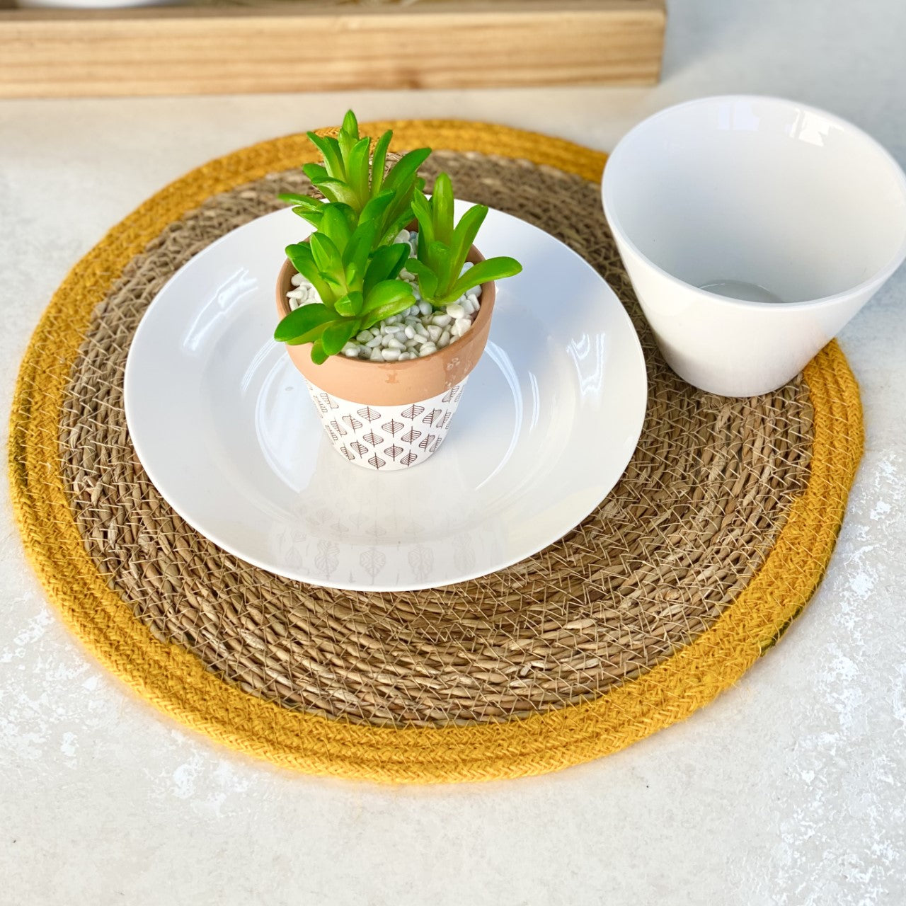 Laurus Round Wicker Place-mat Yellow Edge