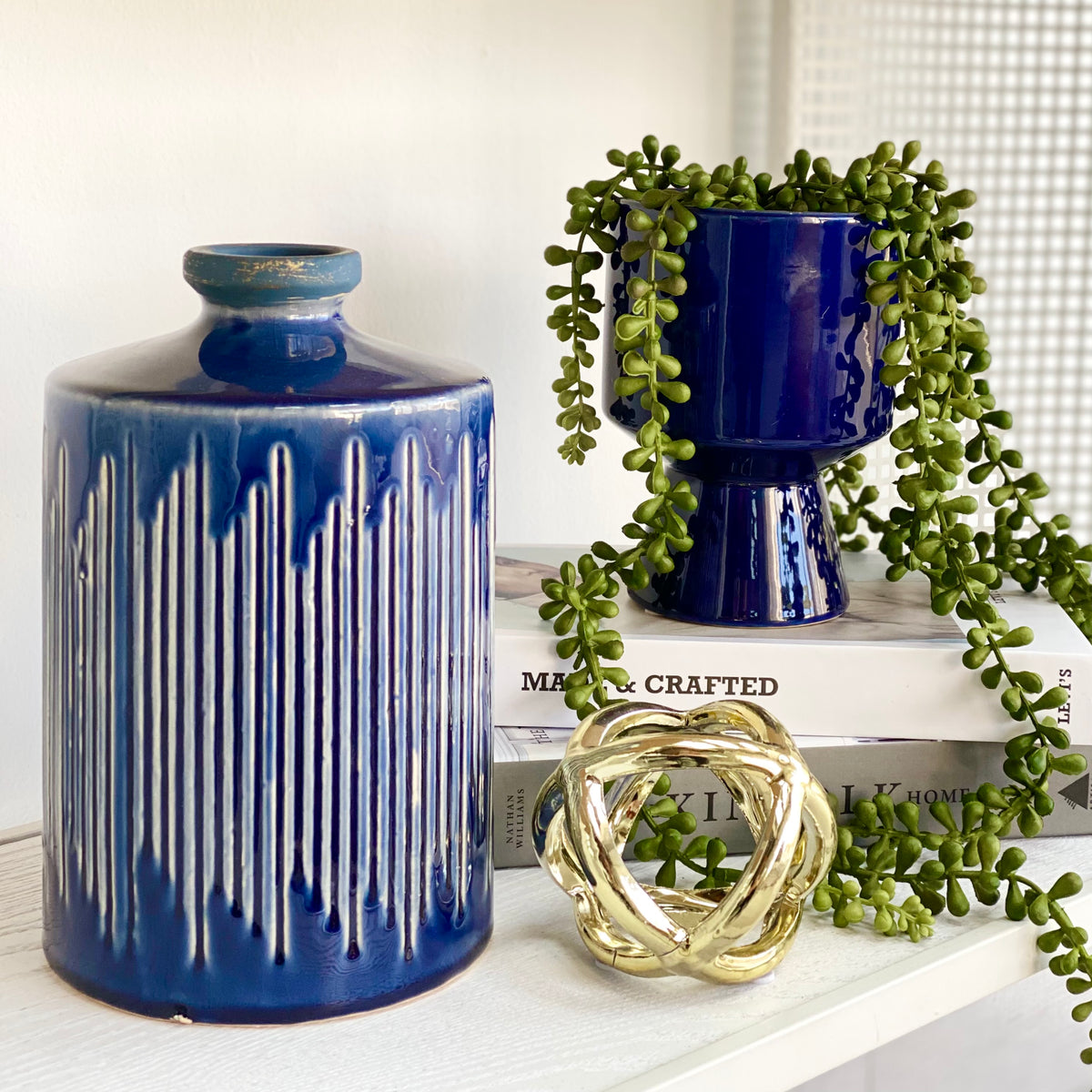 Ceramic Round Bottle Vase with Line Pattern